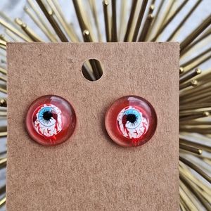 Halloween Eyeball Resin stud earrings handmade - Tones Verdes